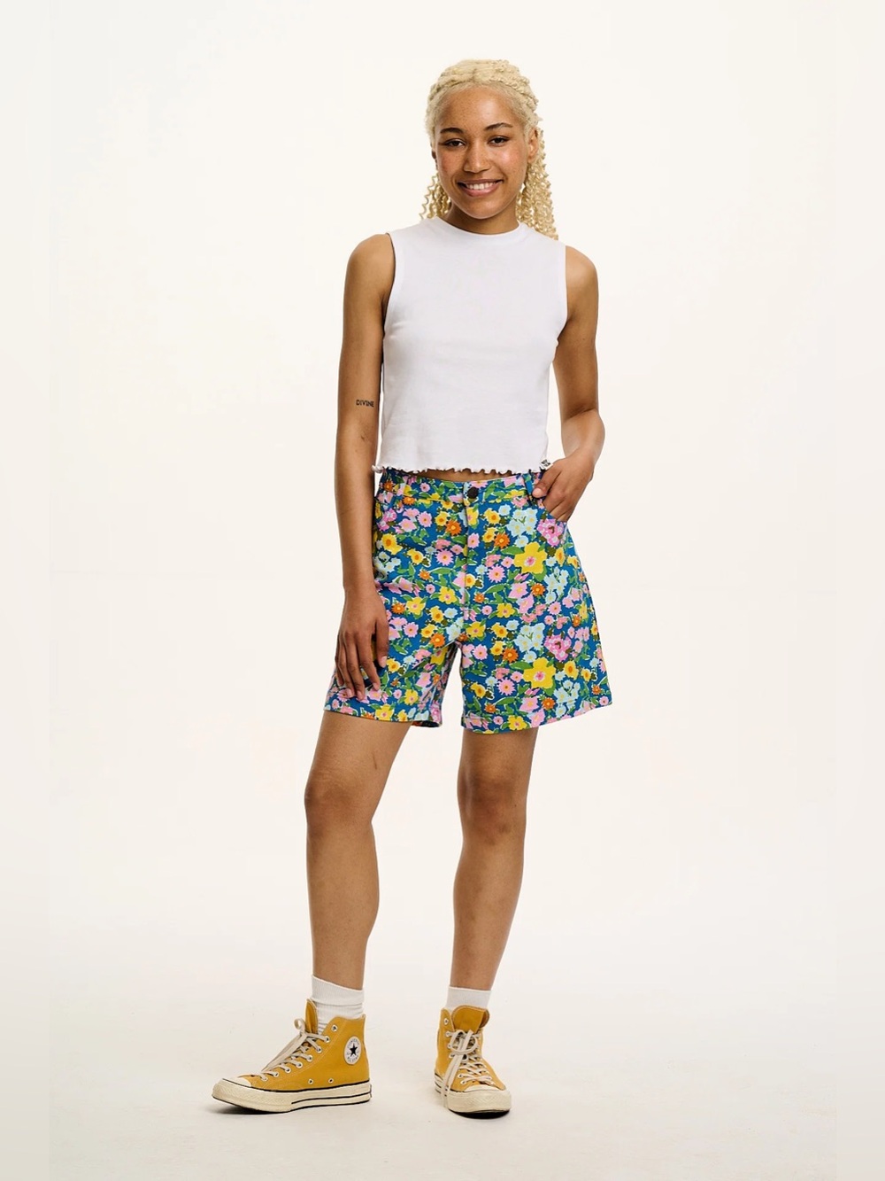 Lucy and Yak Floral High Waist Lexi Shorts in W42/R / 2X